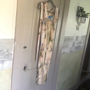 Simply vera Vera Wang size medium dress, floral, print, super pretty sleeveless